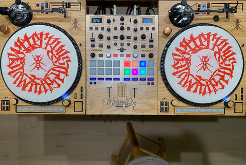 🔥 SUPERSEAL SLIP MATS!!!🔥Red on White Butter Rugs Logo Guess 💥12